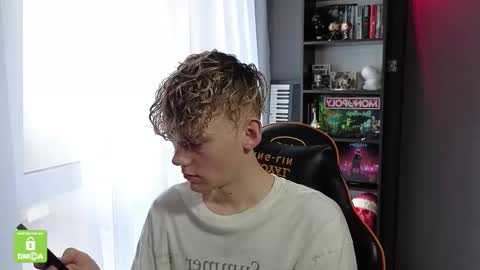 Snapshot of kirill_20_cm chatting on 10-27-25, 08:51 Kirill and Andrey online show from 10-27-25, 08:51