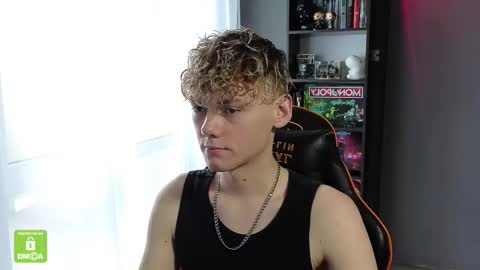 Snapshot of kirill_20_cm chatting on 10-31-25, 10:49 Kirill and Andrey online show from 10-31-25, 10:49