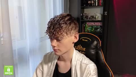 Snapshot of kirill_20_cm chatting on 11-09-25, 12:14 Kirill and Andrey online show from 11-09-25, 12:14