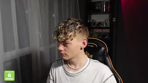 Snapshot of kirill_20_cm chatting on 11-11-25, 11:27 Kirill and Andrey online show from 11-11-25, 11:27