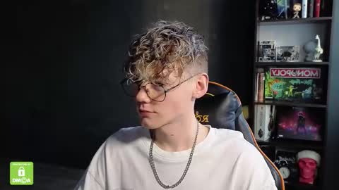 Snapshot of kirill_20_cm chatting on 11-20-25, 01:11 Kirill and Andrey online show from 11-20-25, 01:11