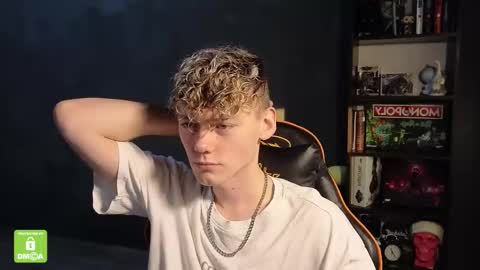 Snapshot of kirill_20_cm chatting on 11-21-25, 01:21 Kirill and Andrey online show from 11-21-25, 01:21