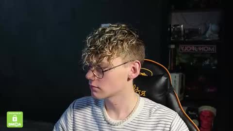 Snapshot of kirill_20_cm chatting on 11-28-25, 09:23 Kirill and Andrey online show from 11-28-25, 09:23