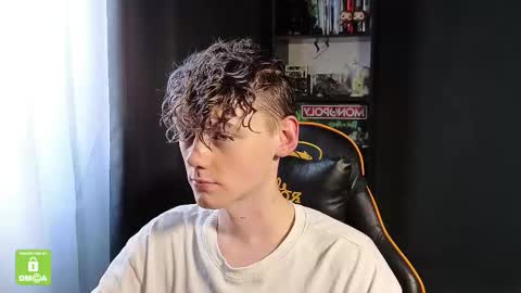 Snapshot of kirill_20_cm chatting on 12-14-25, 10:42 Kirill and Andrey online show from 12-14-25, 10:42