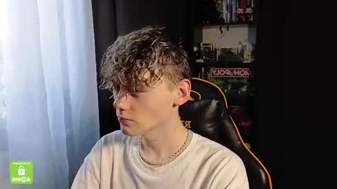 Snapshot of kirill_20_cm chatting on 12-15-25, 11:14 Kirill and Andrey online show from 12-15-25, 11:14