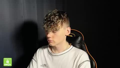 Snapshot of kirill_20_cm chatting on 01-11-26, 03:28 Kirill and Andrey online show from 01-11-26, 03:28