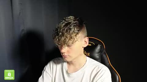 Snapshot of kirill_20_cm chatting on 01-12-26, 10:37 Kirill and Andrey online show from 01-12-26, 10:37