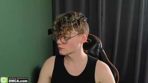 Snapshot of kirill_20_cm chatting on 02-10-26, 12:53 Kirill and Andrey online show from 02-10-26, 12:53