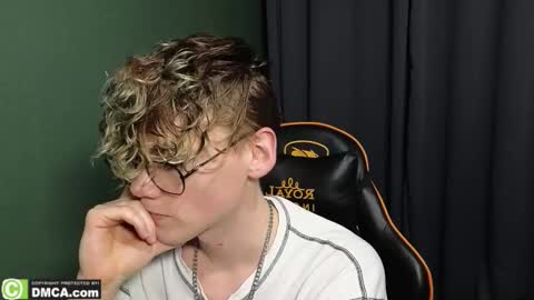 Snapshot of kirill_20_cm chatting on 02-20-26, 01:35 Kirill and Andrey online show from 02-20-26, 01:35