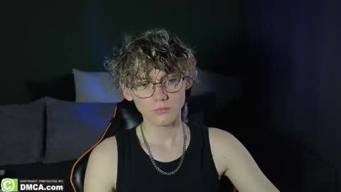 Snapshot of kirill_20_cm chatting on 03-04-26, 01:06 Kirill and Andrey online show from 03-04-26, 01:06