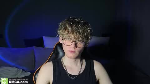 Snapshot of kirill_20_cm chatting on 03-11-26, 08:59 Kirill and Andrey online show from 03-11-26, 08:59