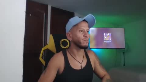 Snapshot of kironnicosex chatting on 11-08-25, 07:01 Twitter Nico Santos online show from 11-08-25, 07:01