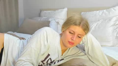 Kira online show from 07-28-26, 06:42