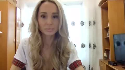 kissandbelle online show from 11-19-25, 07:19