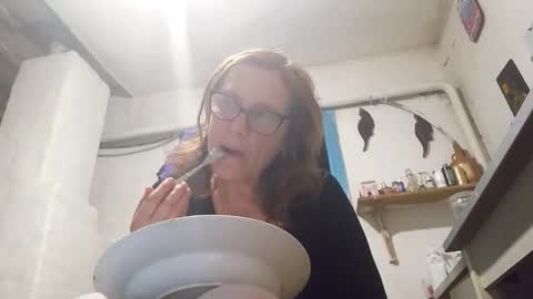 Snapshot of kissandvibe chatting on 10-31-25, 09:27 kissandvibe online show from 10-31-25, 09:27