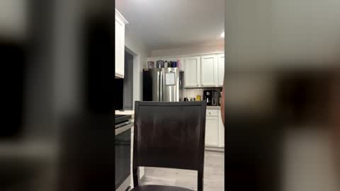 Snapshot of kissedbybee123 chatting on 03-12-26, 04:29 Bee online show from 03-12-26, 04:29