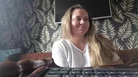 kissmelory online show from 11-10-25, 11:20