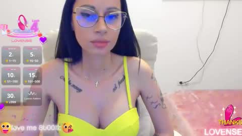 kisssnicol online show from 11-21-25, 06:17