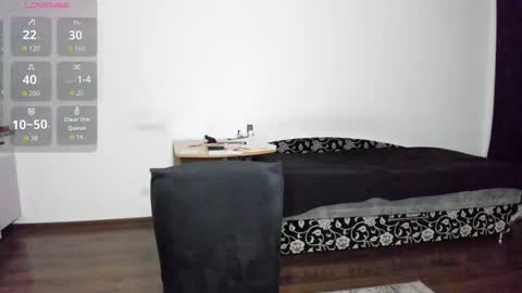 Snapshot of kitsunemoon chatting on 09-23-25, 08:23 Kitsune online show from 09-23-25, 08:23