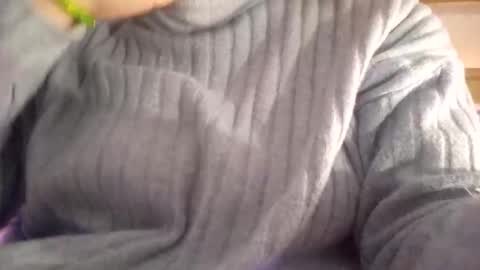 Snapshot of kitsuneniki chatting on 01-10-26, 07:48 kitsuneniki online show from 01-10-26, 07:48