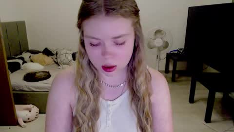 Snapshot of kitten_jenny01 chatting on 11-07-25, 01:22 Jennyblonde and Emmabrunette online show from 11-07-25, 01:22