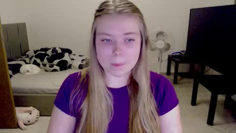 Snapshot of kitten_jenny01 chatting on 11-09-25, 02:37 Jennyblonde and Emmabrunette online show from 11-09-25, 02:37