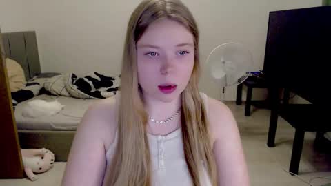 Snapshot of kitten_jenny01 chatting on 11-25-25, 04:07 Jennyblonde and Emmabrunette online show from 11-25-25, 04:07