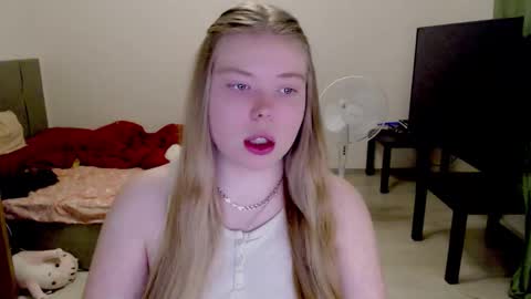 Snapshot of kitten_jenny01 chatting on 01-07-26, 03:14 Jennyblonde and Emmabrunette online show from 01-07-26, 03:14