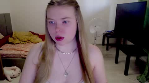 Snapshot of kitten_jenny01 chatting on 01-14-26, 10:10 Jennyblonde and Emmabrunette online show from 01-14-26, 10:10