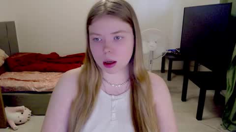 Snapshot of kitten_jenny01 chatting on 01-18-26, 11:36 Jennyblonde and Emmabrunette online show from 01-18-26, 11:36