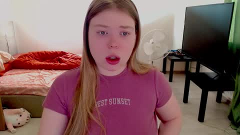 Snapshot of kitten_jenny01 chatting on 02-01-26, 11:20 Jennyblonde and Emmabrunette online show from 02-01-26, 11:20