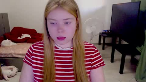 Snapshot of kitten_jenny01 chatting on 02-05-26, 02:11 Jennyblonde and Emmabrunette online show from 02-05-26, 02:11