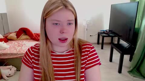 Snapshot of kitten_jenny01 chatting on 02-18-26, 11:50 Jennyblonde and Emmabrunette online show from 02-18-26, 11:50