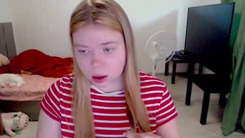 Snapshot of kitten_jenny01 chatting on 02-19-26, 12:12 Jennyblonde and Emmabrunette online show from 02-19-26, 12:12