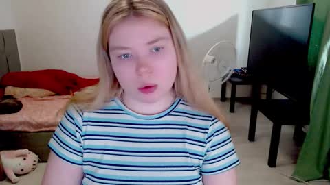 Snapshot of kitten_jenny01 chatting on 02-24-26, 01:09 Jennyblonde and Emmabrunette online show from 02-24-26, 01:09