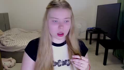 Jennyblonde and Emmabrunette online show from 06-13-26, 04:05