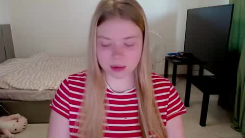 Jennyblonde and Emmabrunette online show from 07-03-26, 02:23