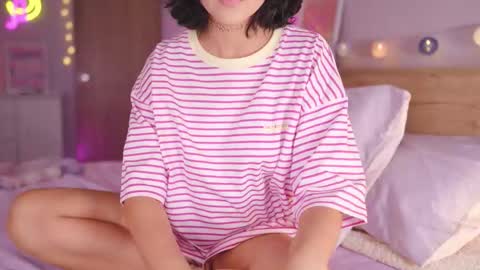 Snapshot of kittenmoon_ chatting on 12-16-25, 11:26 online show from 12-16-25, 11:26