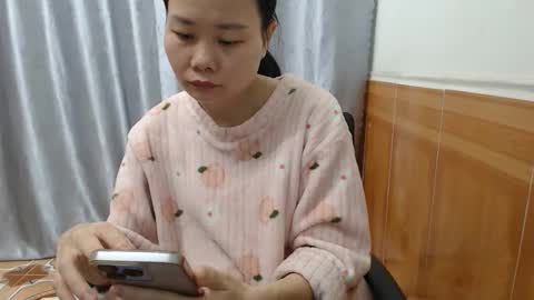 Snapshot of kitti_baby2x chatting on 12-22-25, 01:57 kitti_baby2x online show from 12-22-25, 01:57