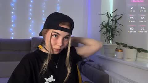 Snapshot of kittie_bear chatting on 06-19-26, 10:08 Veronica online show from 06-19-26, 10:08