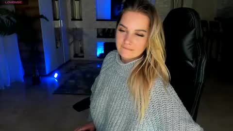Snapshot of kittiliza chatting on 02-28-25, 01:58 kittiliza online show from 02-28-25, 01:58