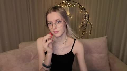 Snapshot of kitty__like18 chatting on 05-07-26, 12:49 Kitty online show from 05-07-26, 12:49