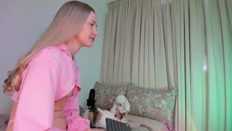 sophie online show from 11-14-25, 05:33