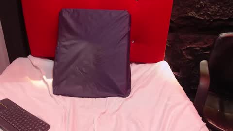 Snapshot of kitty_black15 chatting on 10-26-25, 06:47 Kitty online show from 10-26-25, 06:47