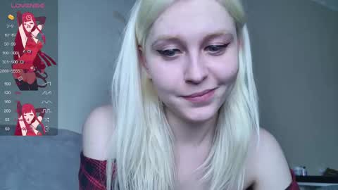 Snapshot of kitty_dora chatting on 03-08-25, 02:19 Evelyn online show from 03-08-25, 02:19