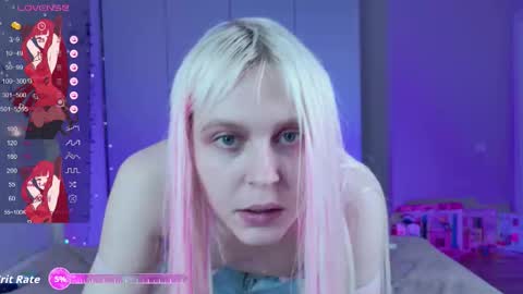 Snapshot of kitty_dora chatting on 12-14-25, 08:35 Evelyn online show from 12-14-25, 08:35