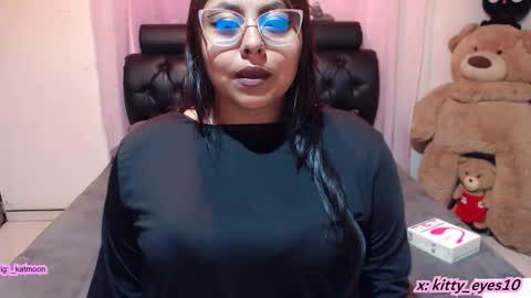 Snapshot of kitty_eyes chatting on 11-13-25, 11:14 kitty online show from 11-13-25, 11:14