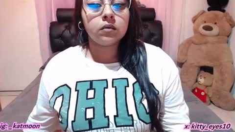 Snapshot of kitty_eyes chatting on 12-15-25, 05:34 kitty online show from 12-15-25, 05:34