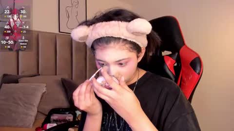 Snapshot of kitty_gang chatting on 03-11-25, 02:43 Camila online show from 03-11-25, 02:43