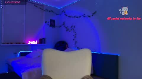kitty_kristy1 online show from 04-30-26, 07:53